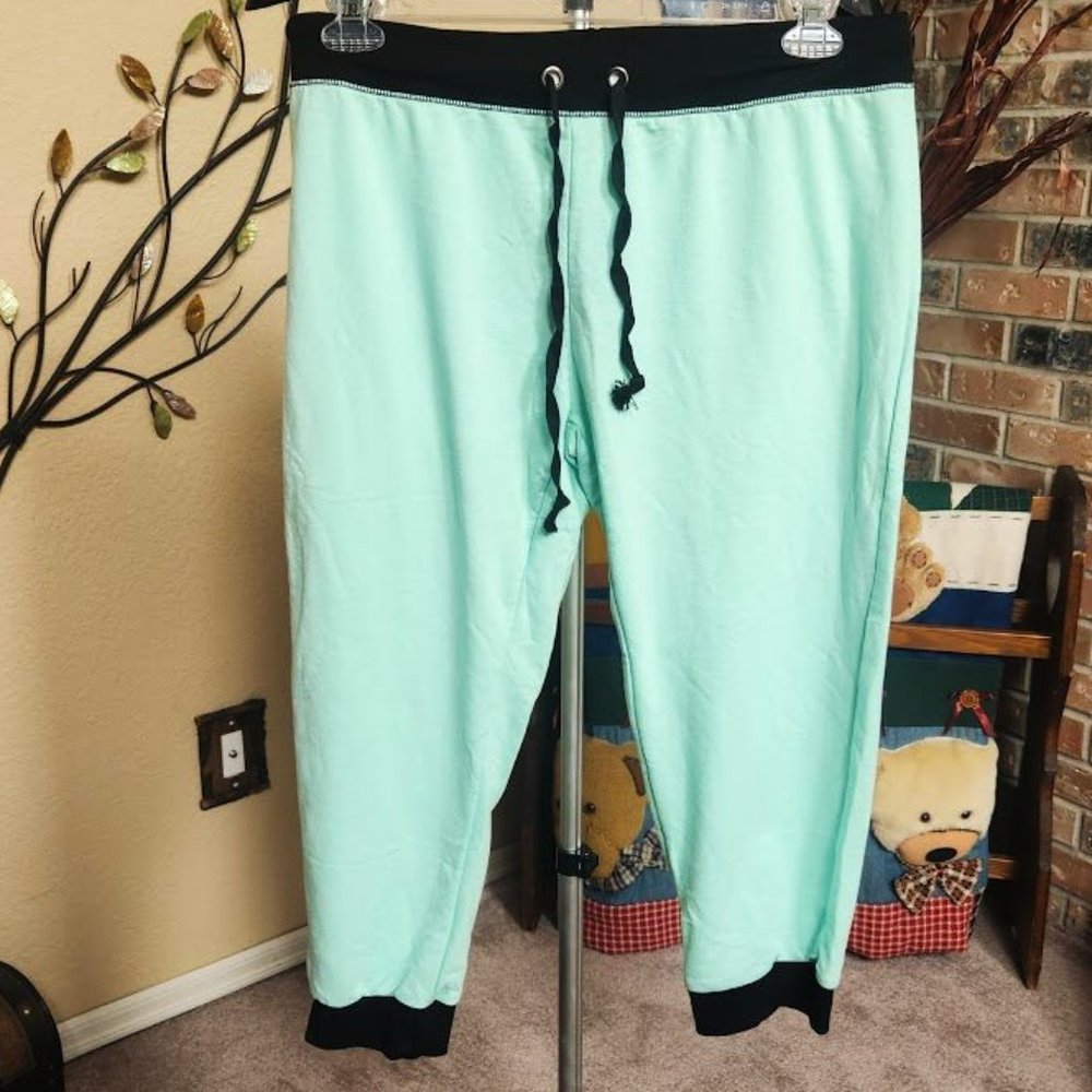 NWT Coco Limon sz 1X mint green / black jogger capris